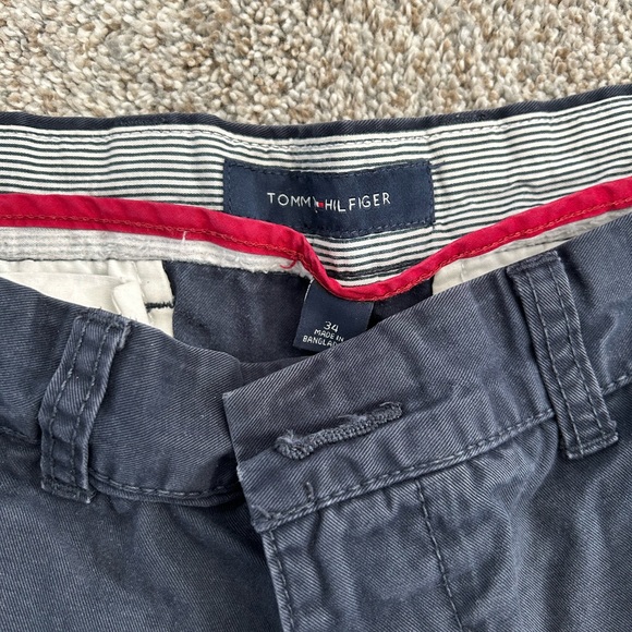 2/$20 Tommy Hilfiger men’s navy flat front shorts waist size 34 pockets TH worn - Picture 3 of 6